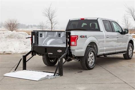 pickup truck with liftgate rental